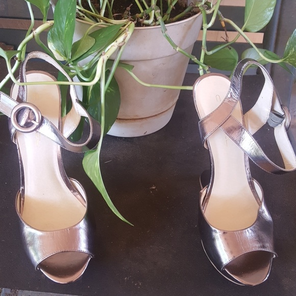 Unique Heels - Picture 3 of 3